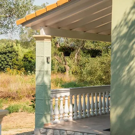 Spiti Milioris Hébergement de vacances Lefkimi